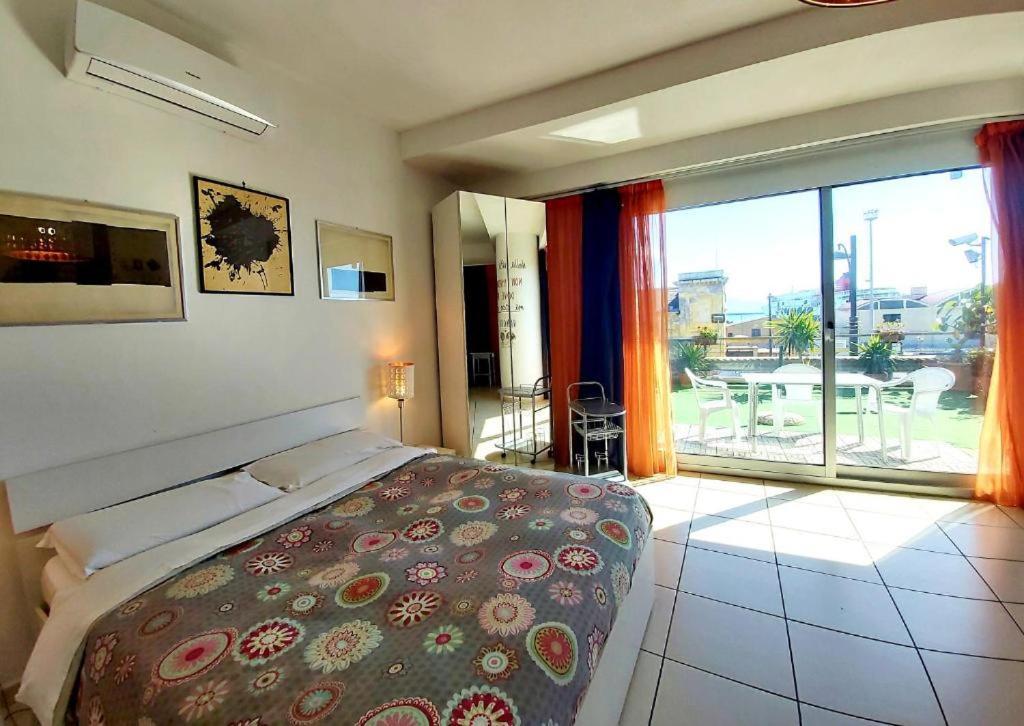 Marina Resart Rooms & Suite Naples Luaran gambar