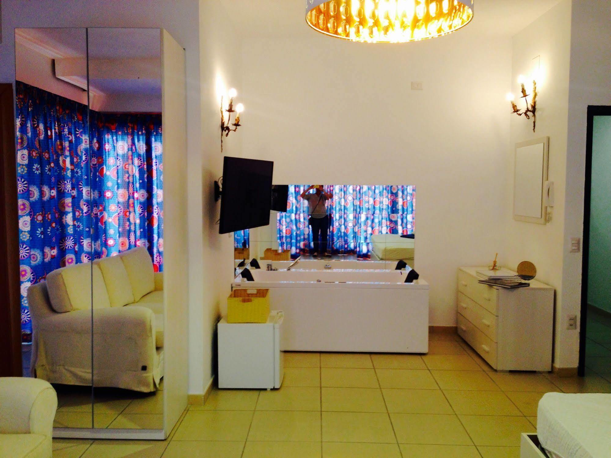 Marina Resart Rooms & Suite Naples Luaran gambar