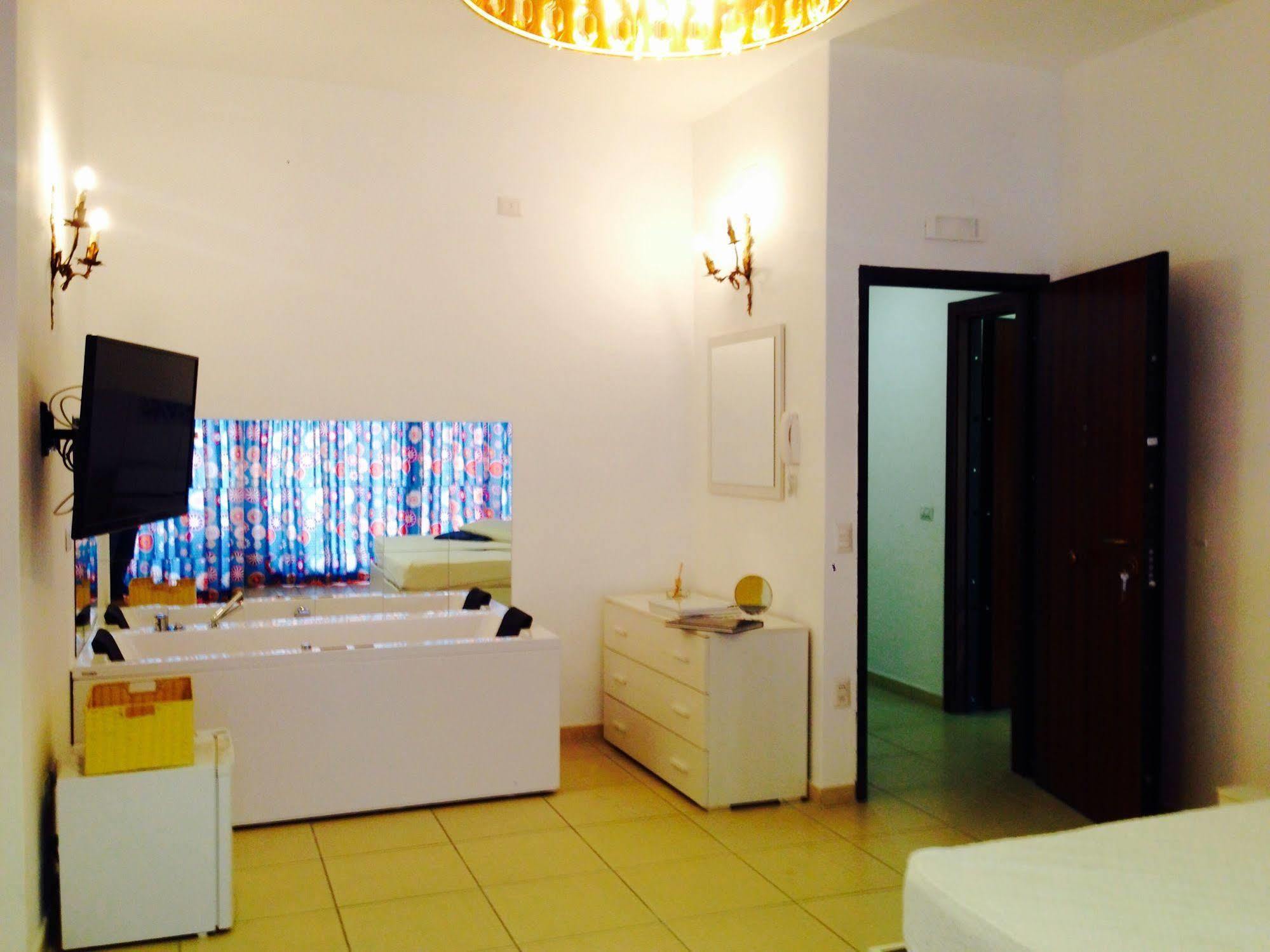 Marina Resart Rooms & Suite Naples Luaran gambar