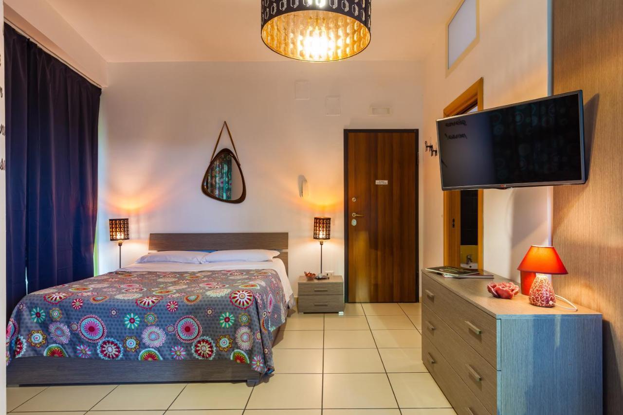 Marina Resart Rooms & Suite Naples Luaran gambar